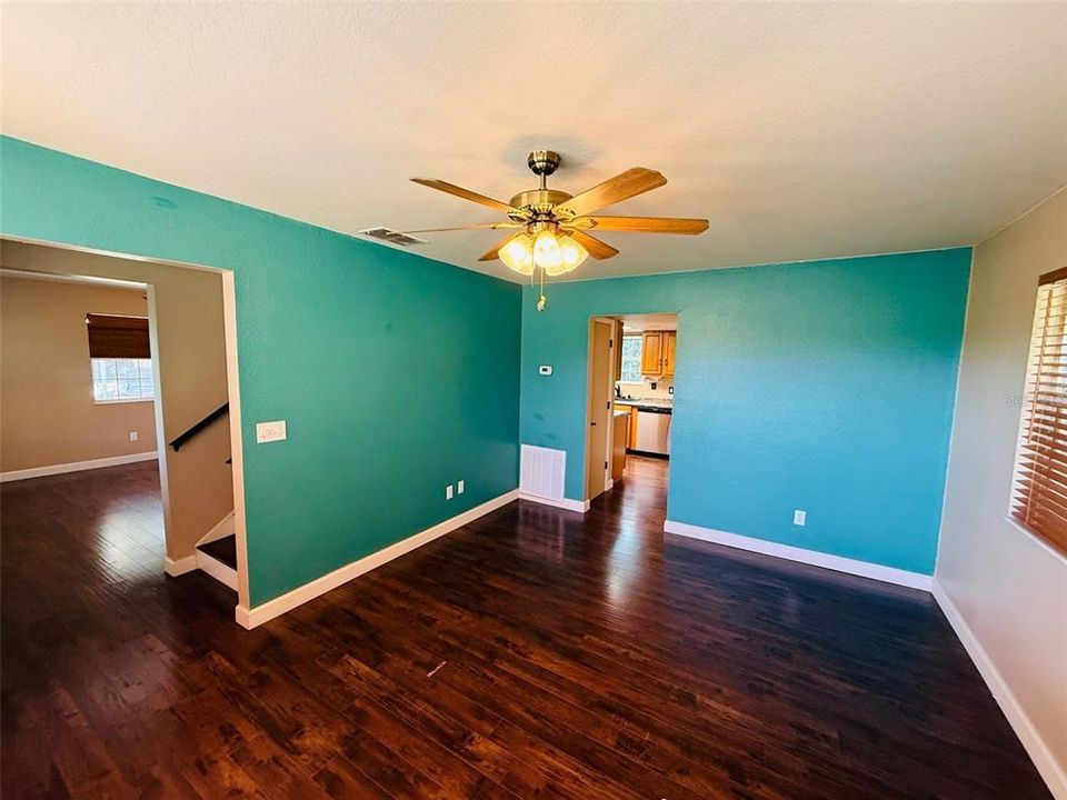 Active With Contract: $330,000 (3 beds, 2 baths, 1620 Square Feet)