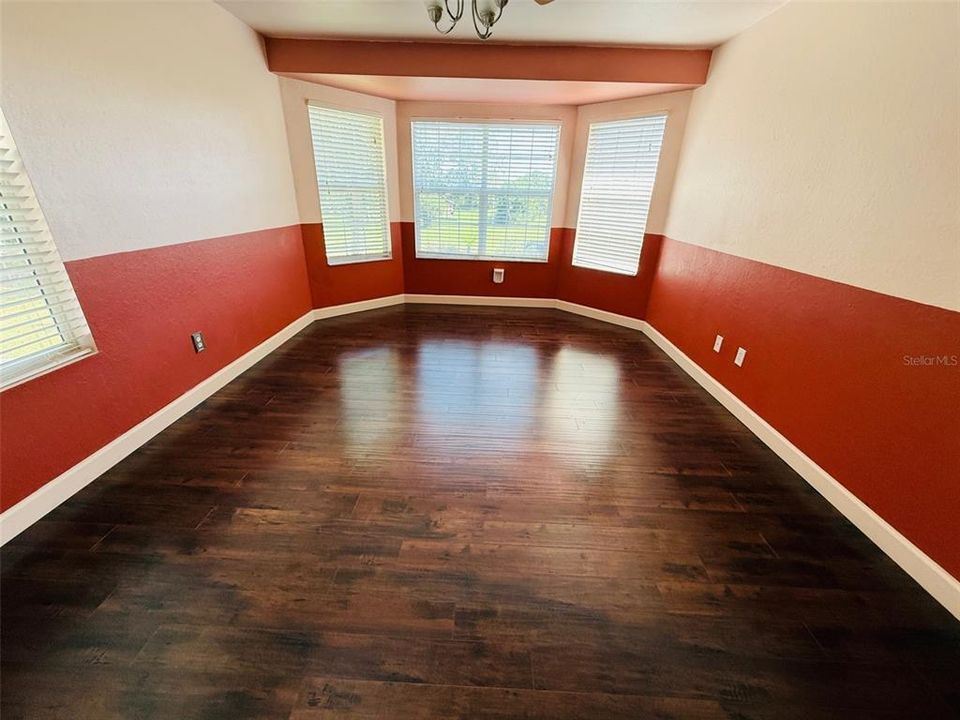 Active With Contract: $330,000 (3 beds, 2 baths, 1620 Square Feet)