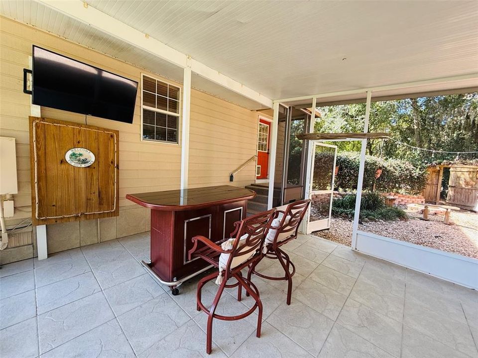 Active With Contract: $330,000 (3 beds, 2 baths, 1620 Square Feet)