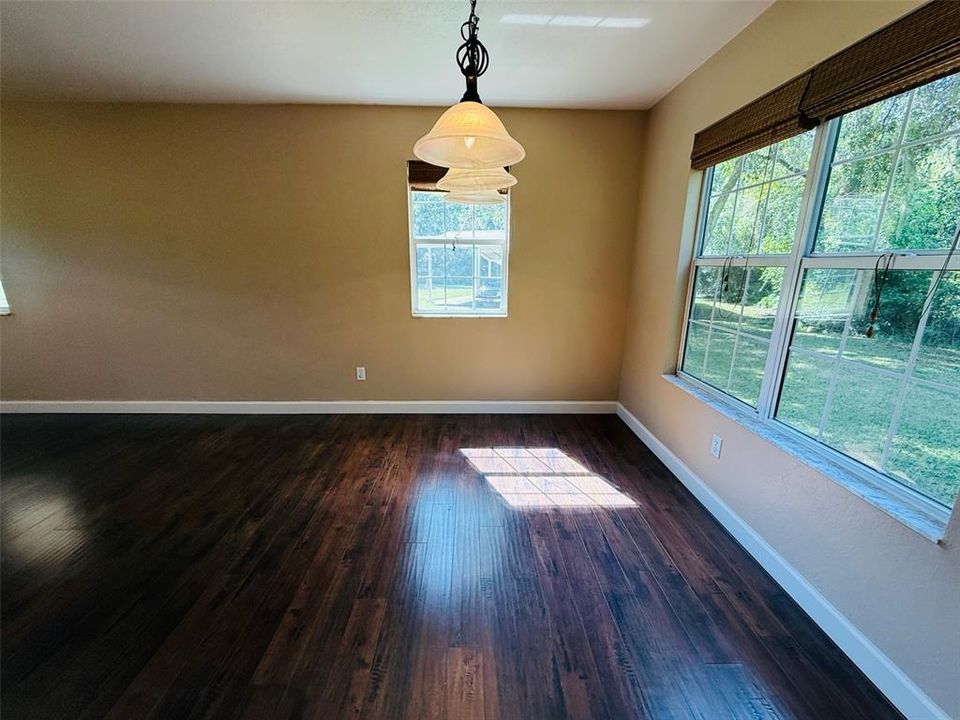 Active With Contract: $330,000 (3 beds, 2 baths, 1620 Square Feet)