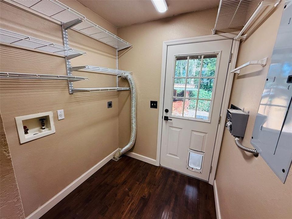 Active With Contract: $330,000 (3 beds, 2 baths, 1620 Square Feet)