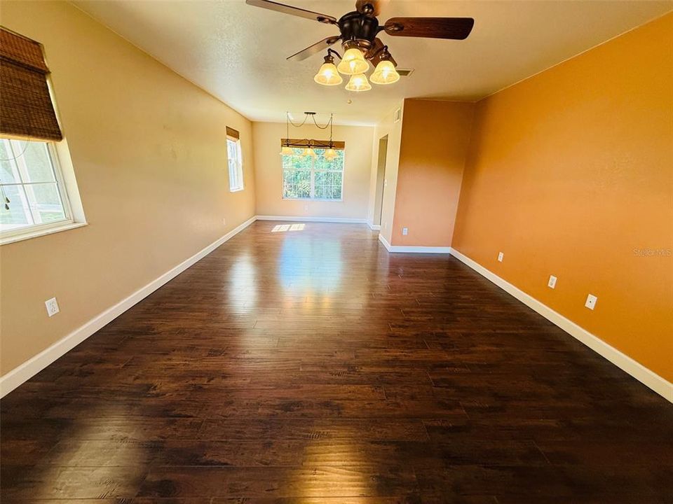 Active With Contract: $330,000 (3 beds, 2 baths, 1620 Square Feet)