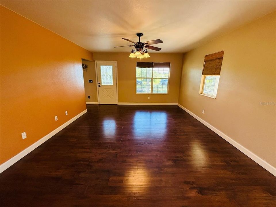 Active With Contract: $330,000 (3 beds, 2 baths, 1620 Square Feet)