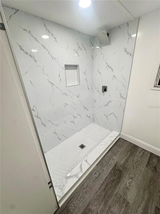 На продажу: $99,900 (2 спален, 1 ванн, 648 Квадратных фут)