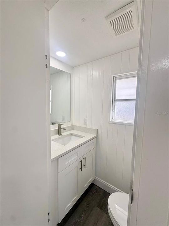 На продажу: $99,900 (2 спален, 1 ванн, 648 Квадратных фут)