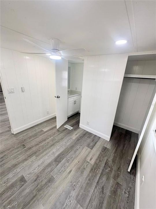 На продажу: $99,900 (2 спален, 1 ванн, 648 Квадратных фут)