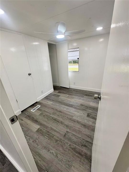 На продажу: $99,900 (2 спален, 1 ванн, 648 Квадратных фут)