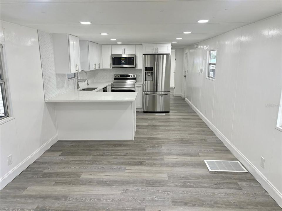 На продажу: $99,900 (2 спален, 1 ванн, 648 Квадратных фут)