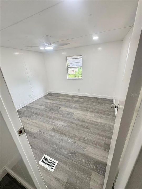 На продажу: $99,900 (2 спален, 1 ванн, 648 Квадратных фут)