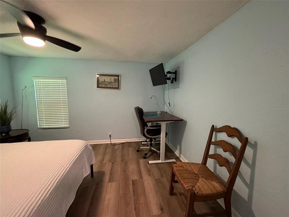 待售: $230,000 (2 贝兹, 1 浴室, 840 平方英尺)