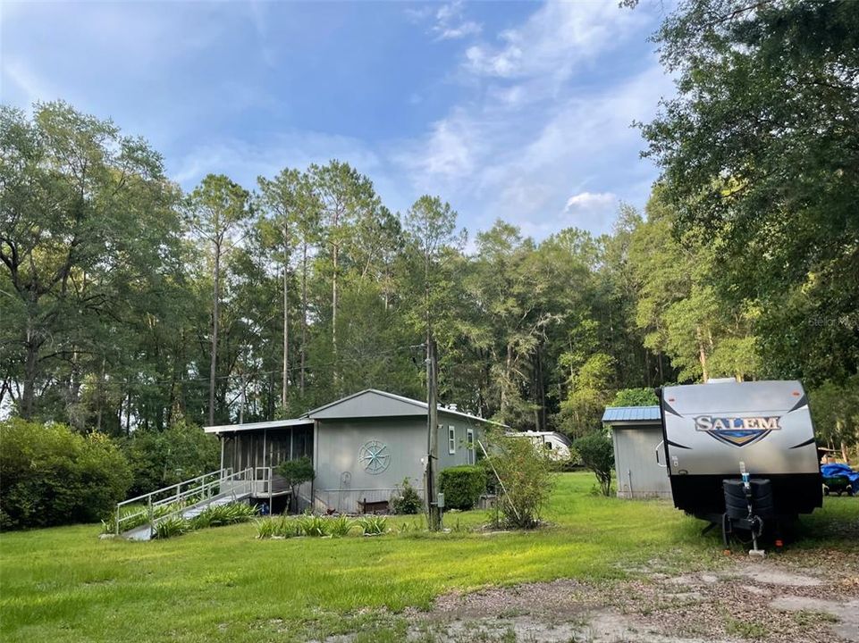 待售: $230,000 (2 贝兹, 1 浴室, 840 平方英尺)