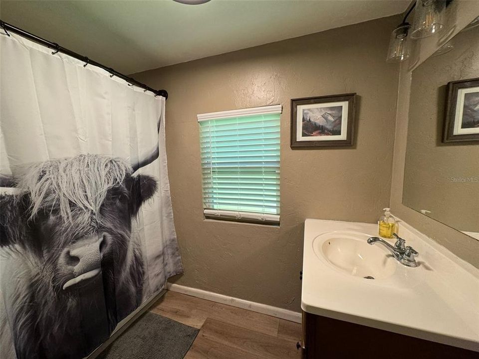 待售: $230,000 (2 贝兹, 1 浴室, 840 平方英尺)