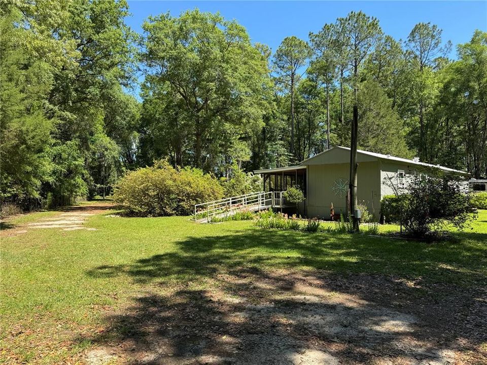 待售: $230,000 (2 贝兹, 1 浴室, 840 平方英尺)