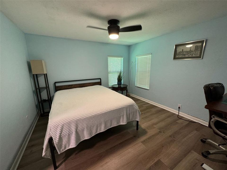 待售: $230,000 (2 贝兹, 1 浴室, 840 平方英尺)