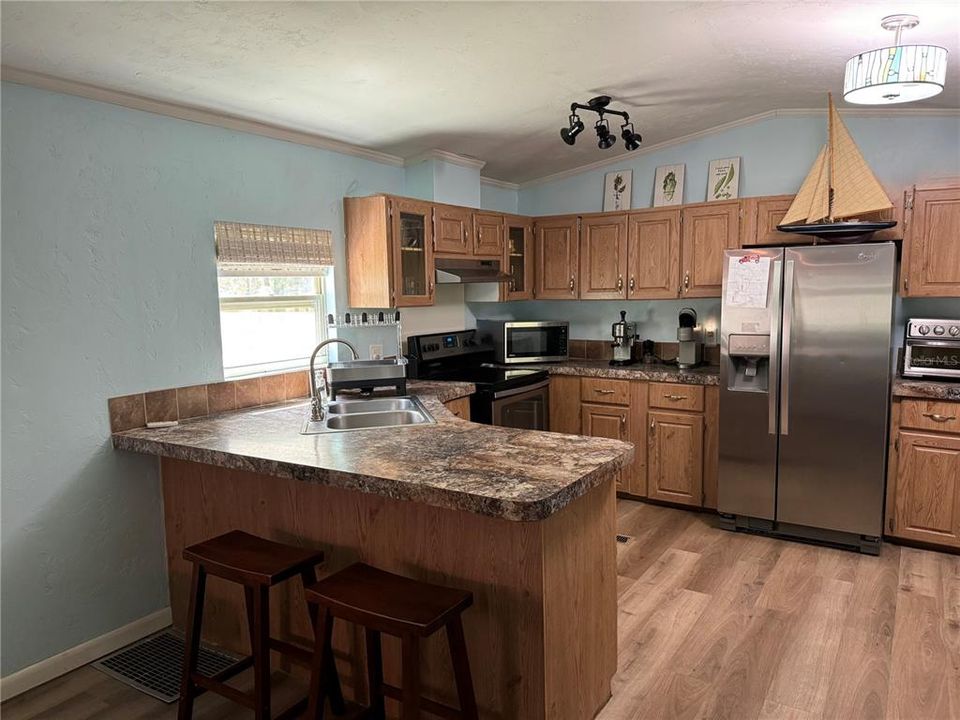 待售: $230,000 (2 贝兹, 1 浴室, 840 平方英尺)