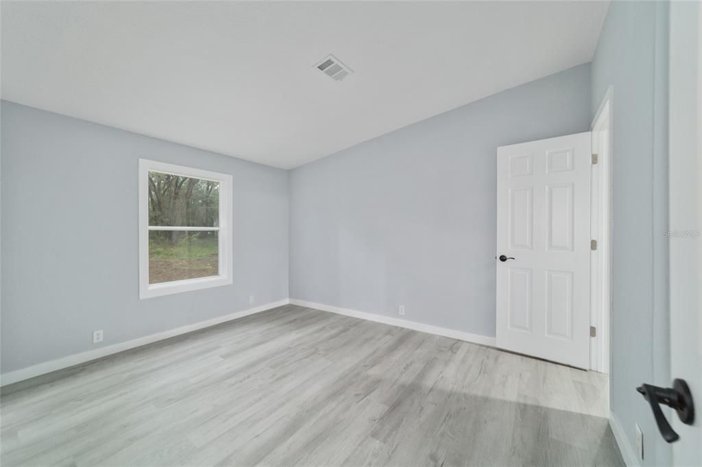 合同活跃: $347,900 (4 贝兹, 2 浴室, 1944 平方英尺)