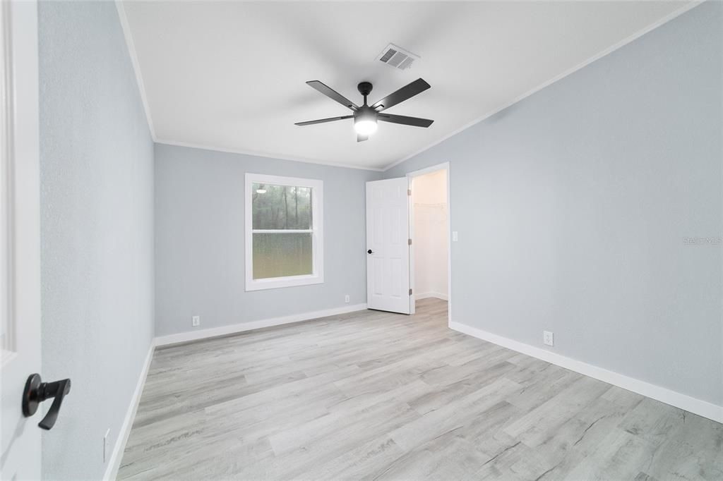 合同活跃: $347,900 (4 贝兹, 2 浴室, 1944 平方英尺)