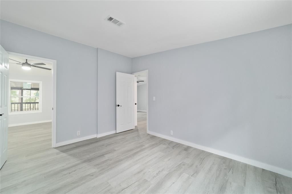 合同活跃: $347,900 (4 贝兹, 2 浴室, 1944 平方英尺)