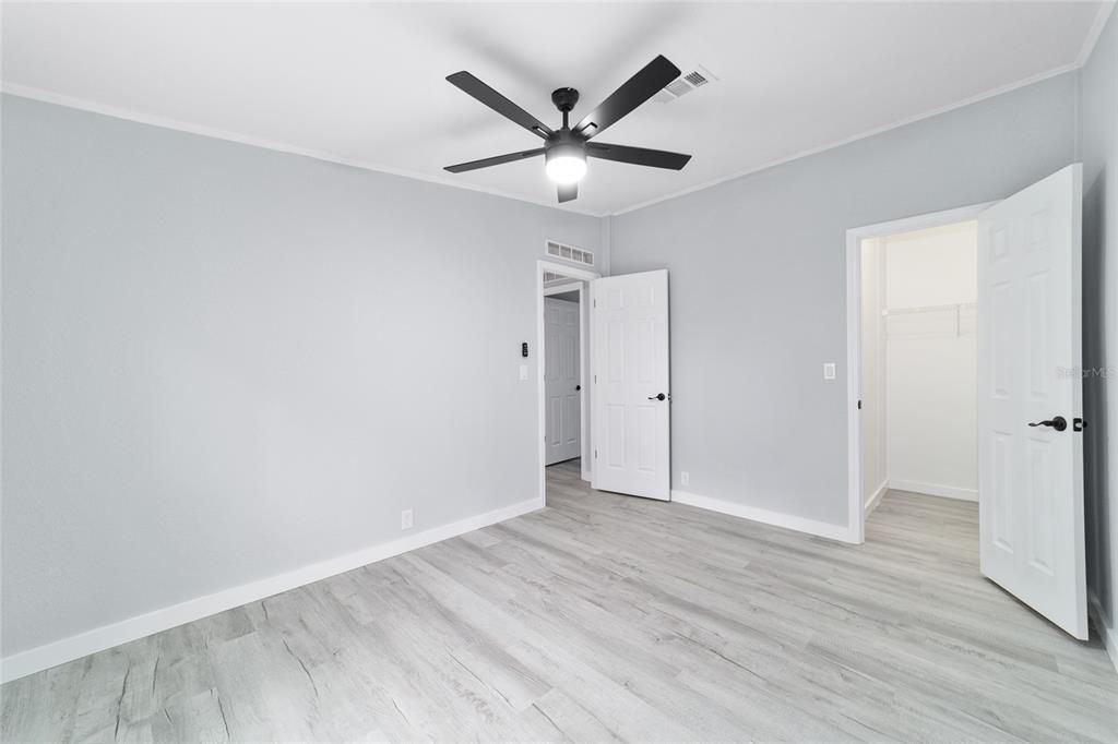 合同活跃: $347,900 (4 贝兹, 2 浴室, 1944 平方英尺)