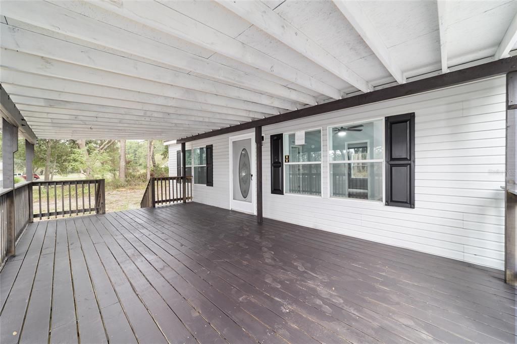 合同活跃: $347,900 (4 贝兹, 2 浴室, 1944 平方英尺)