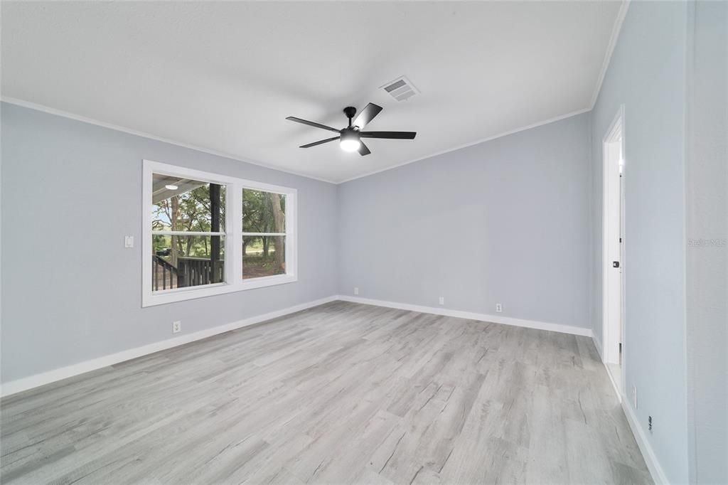 合同活跃: $347,900 (4 贝兹, 2 浴室, 1944 平方英尺)