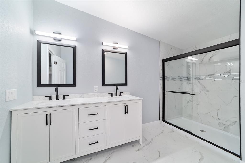 合同活跃: $347,900 (4 贝兹, 2 浴室, 1944 平方英尺)