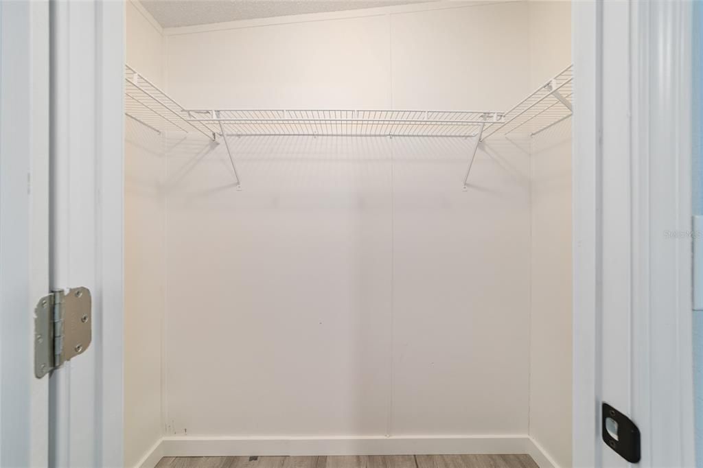 合同活跃: $347,900 (4 贝兹, 2 浴室, 1944 平方英尺)