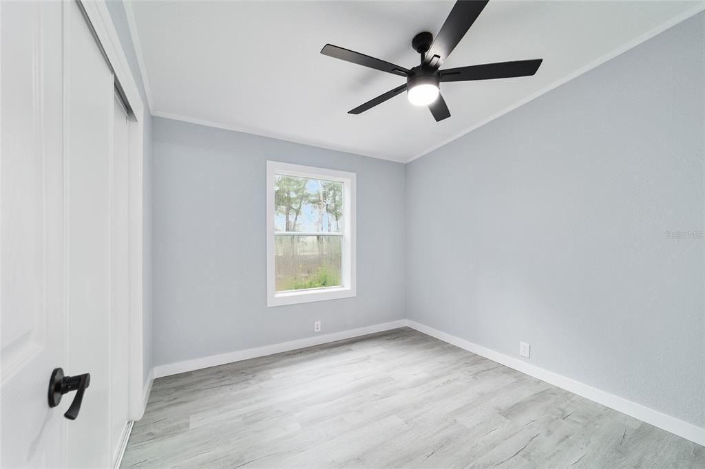 合同活跃: $347,900 (4 贝兹, 2 浴室, 1944 平方英尺)