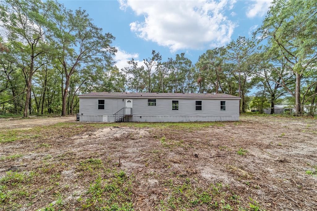 合同活跃: $347,900 (4 贝兹, 2 浴室, 1944 平方英尺)