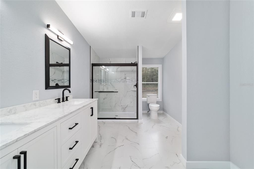 合同活跃: $347,900 (4 贝兹, 2 浴室, 1944 平方英尺)