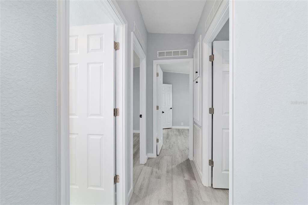 合同活跃: $347,900 (4 贝兹, 2 浴室, 1944 平方英尺)