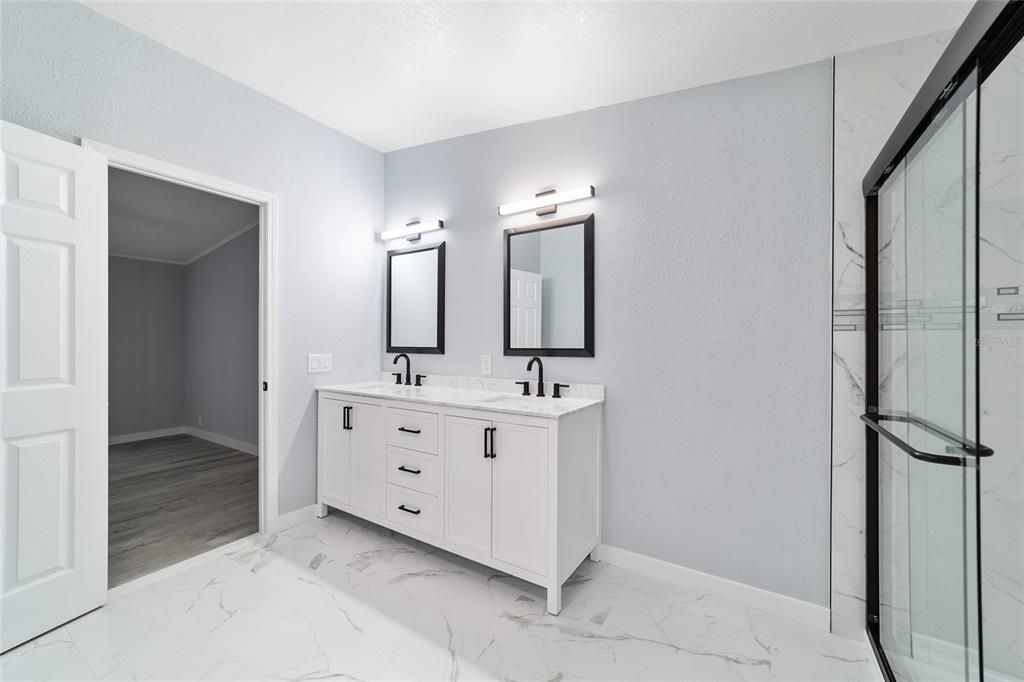 合同活跃: $347,900 (4 贝兹, 2 浴室, 1944 平方英尺)