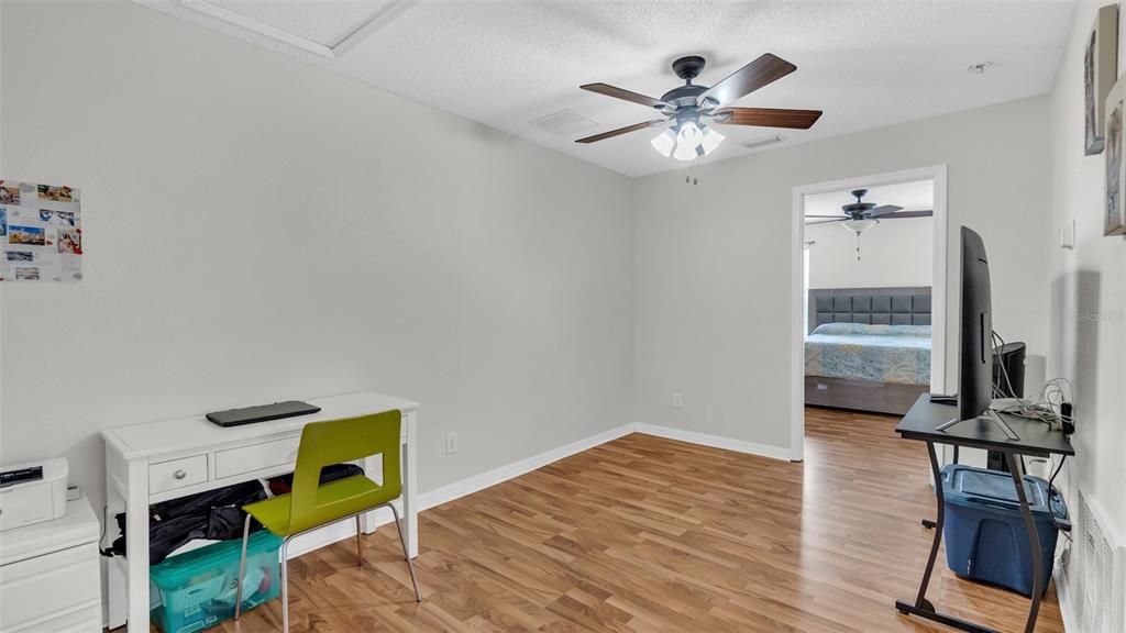 На продажу: $314,900 (3 спален, 2 ванн, 1880 Квадратных фут)