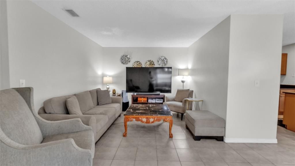 На продажу: $314,900 (3 спален, 2 ванн, 1880 Квадратных фут)