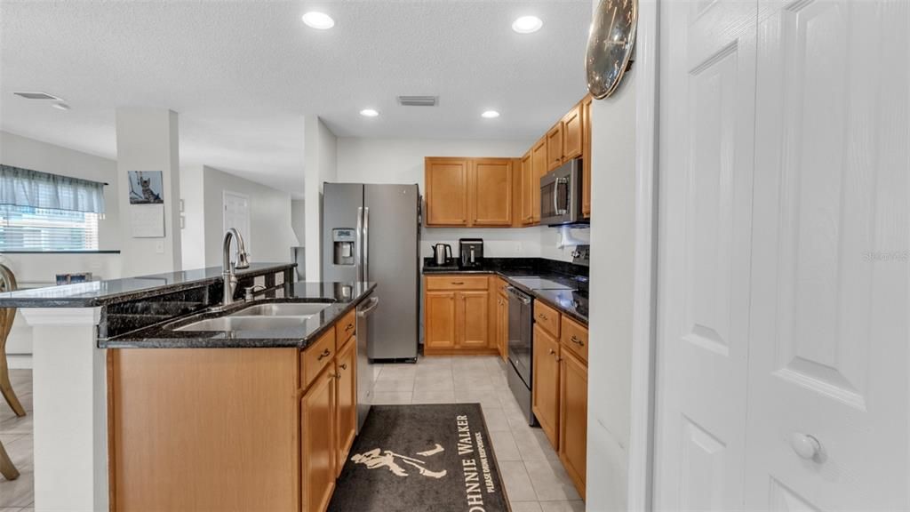 На продажу: $314,900 (3 спален, 2 ванн, 1880 Квадратных фут)