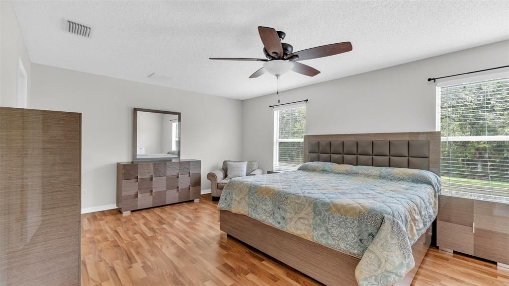 На продажу: $314,900 (3 спален, 2 ванн, 1880 Квадратных фут)