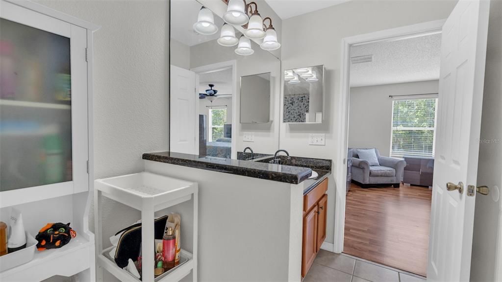 На продажу: $314,900 (3 спален, 2 ванн, 1880 Квадратных фут)