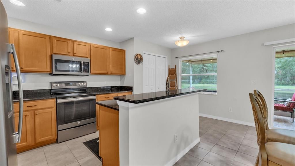 На продажу: $314,900 (3 спален, 2 ванн, 1880 Квадратных фут)