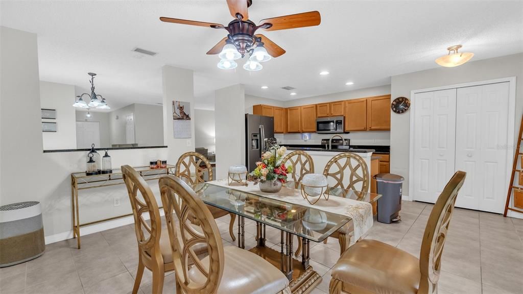 На продажу: $314,900 (3 спален, 2 ванн, 1880 Квадратных фут)