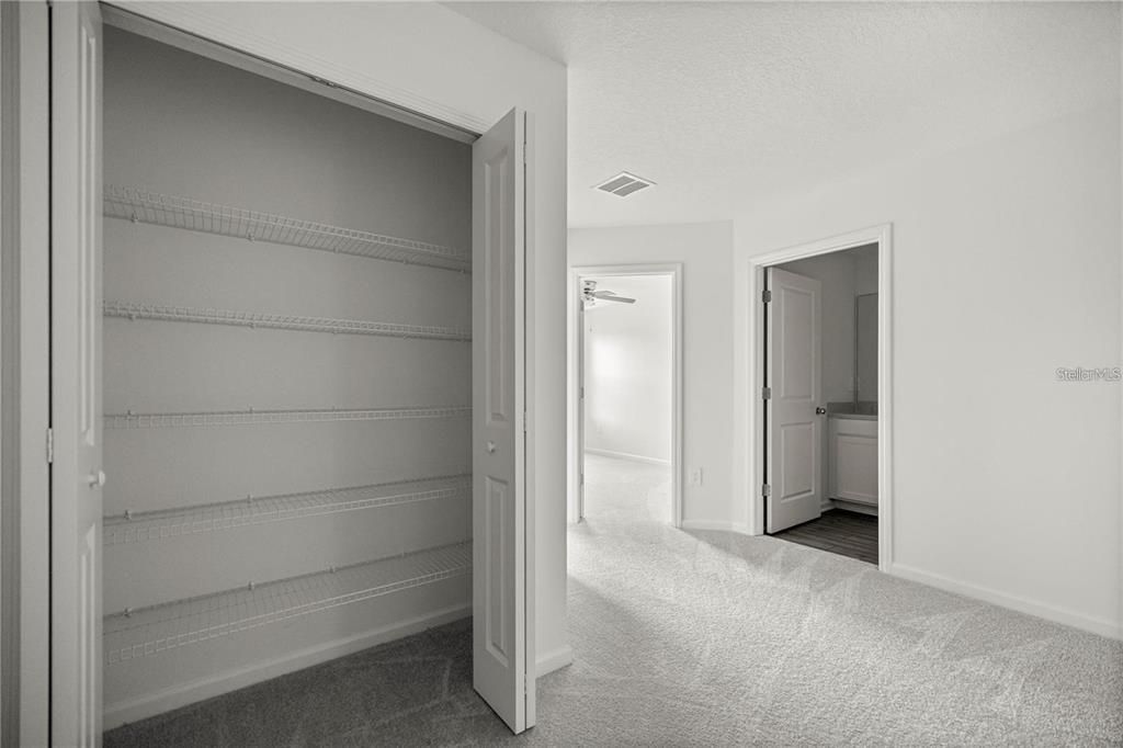 合同活跃: $1,695 (3 贝兹, 2 浴室, 1707 平方英尺)