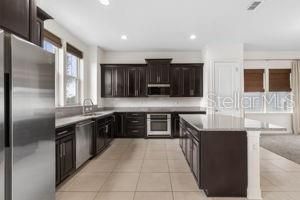 En Venta: $858,000 (4 camas, 3 baños, 2749 Pies cuadrados)