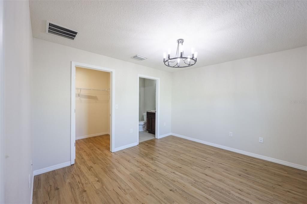 出租: $2,300 (4 贝兹, 2 浴室, 1405 平方英尺)