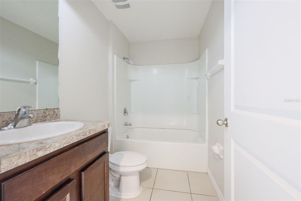 出租: $2,300 (4 贝兹, 2 浴室, 1405 平方英尺)