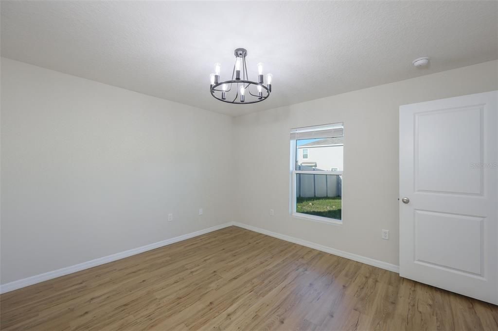 出租: $2,300 (4 贝兹, 2 浴室, 1405 平方英尺)