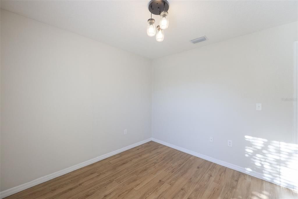 出租: $2,300 (4 贝兹, 2 浴室, 1405 平方英尺)