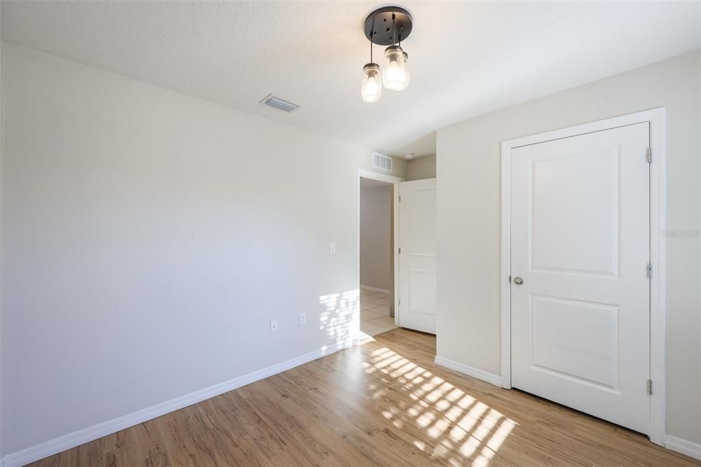 出租: $2,300 (4 贝兹, 2 浴室, 1405 平方英尺)