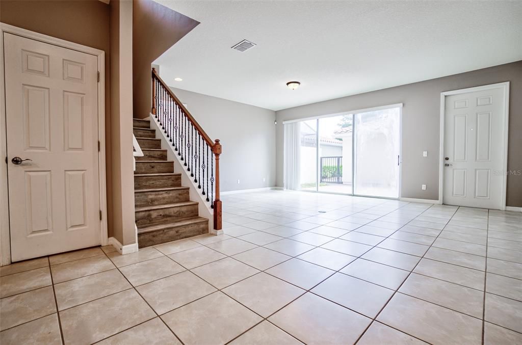 En Renta: $2,595 (3 camas, 3 baños, 1810 Pies cuadrados)