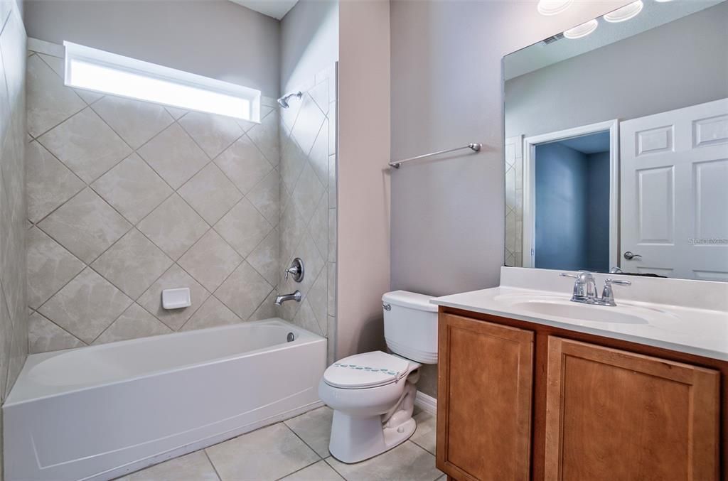 En Renta: $2,595 (3 camas, 3 baños, 1810 Pies cuadrados)