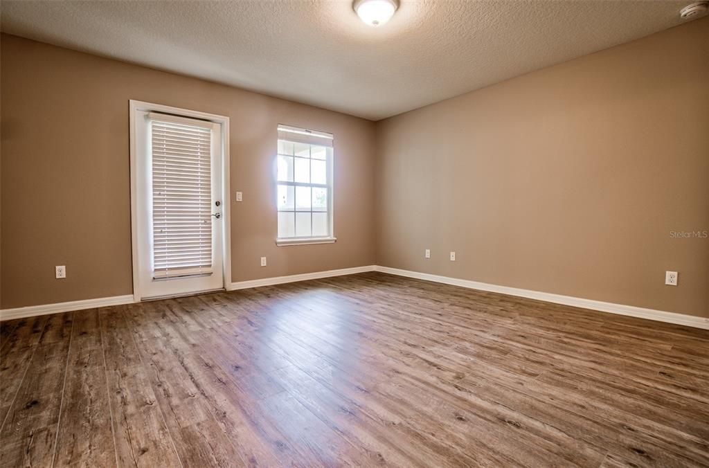 En Renta: $2,595 (3 camas, 3 baños, 1810 Pies cuadrados)