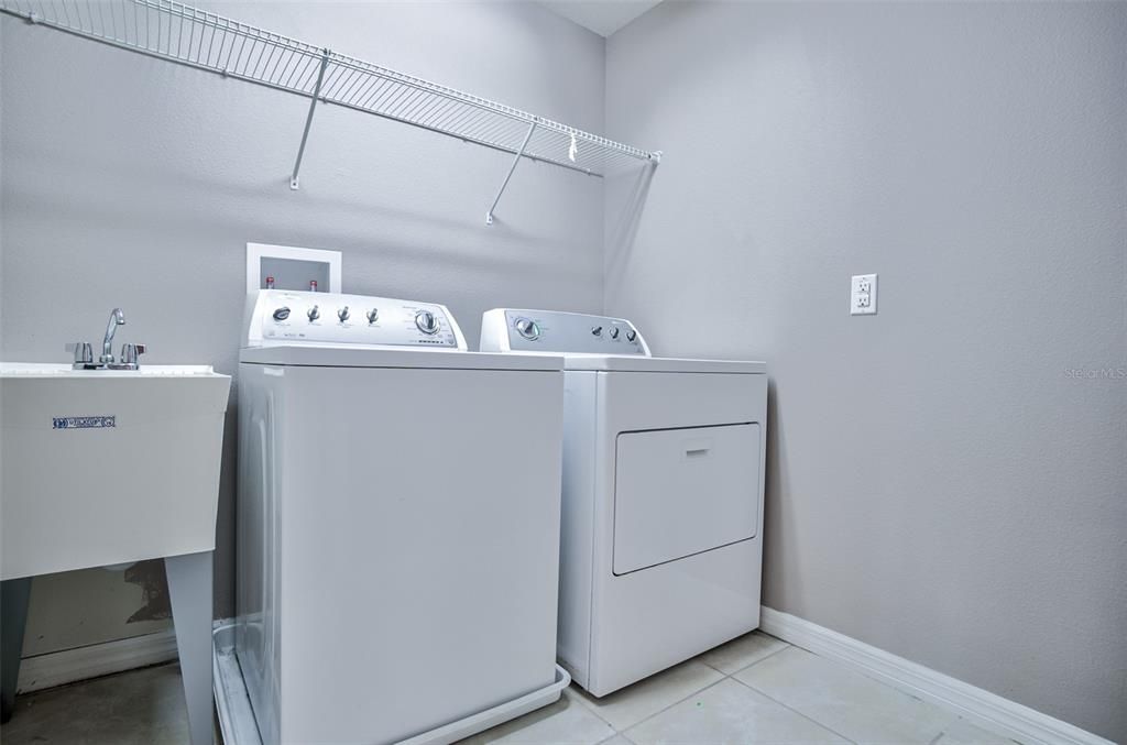 En Renta: $2,595 (3 camas, 3 baños, 1810 Pies cuadrados)